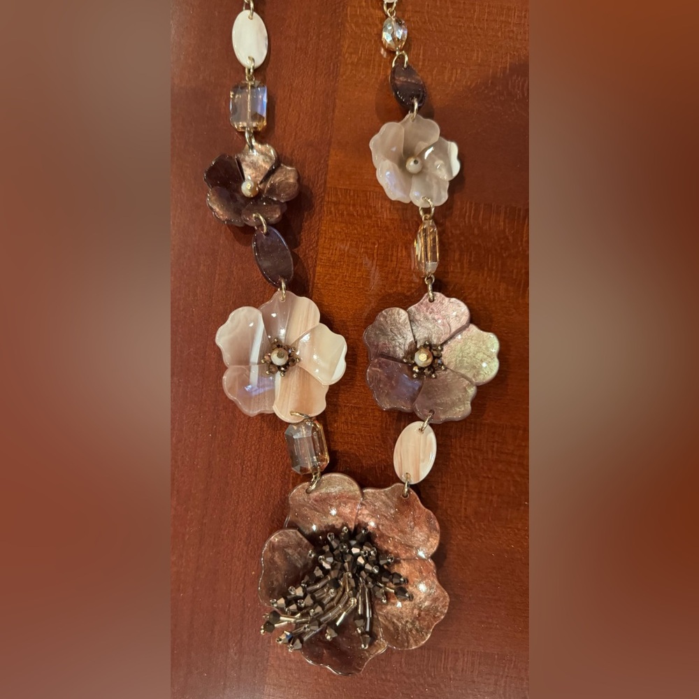 Beautiful flowers design long necklace. Brand new with tags. - Picture 1 of 8
